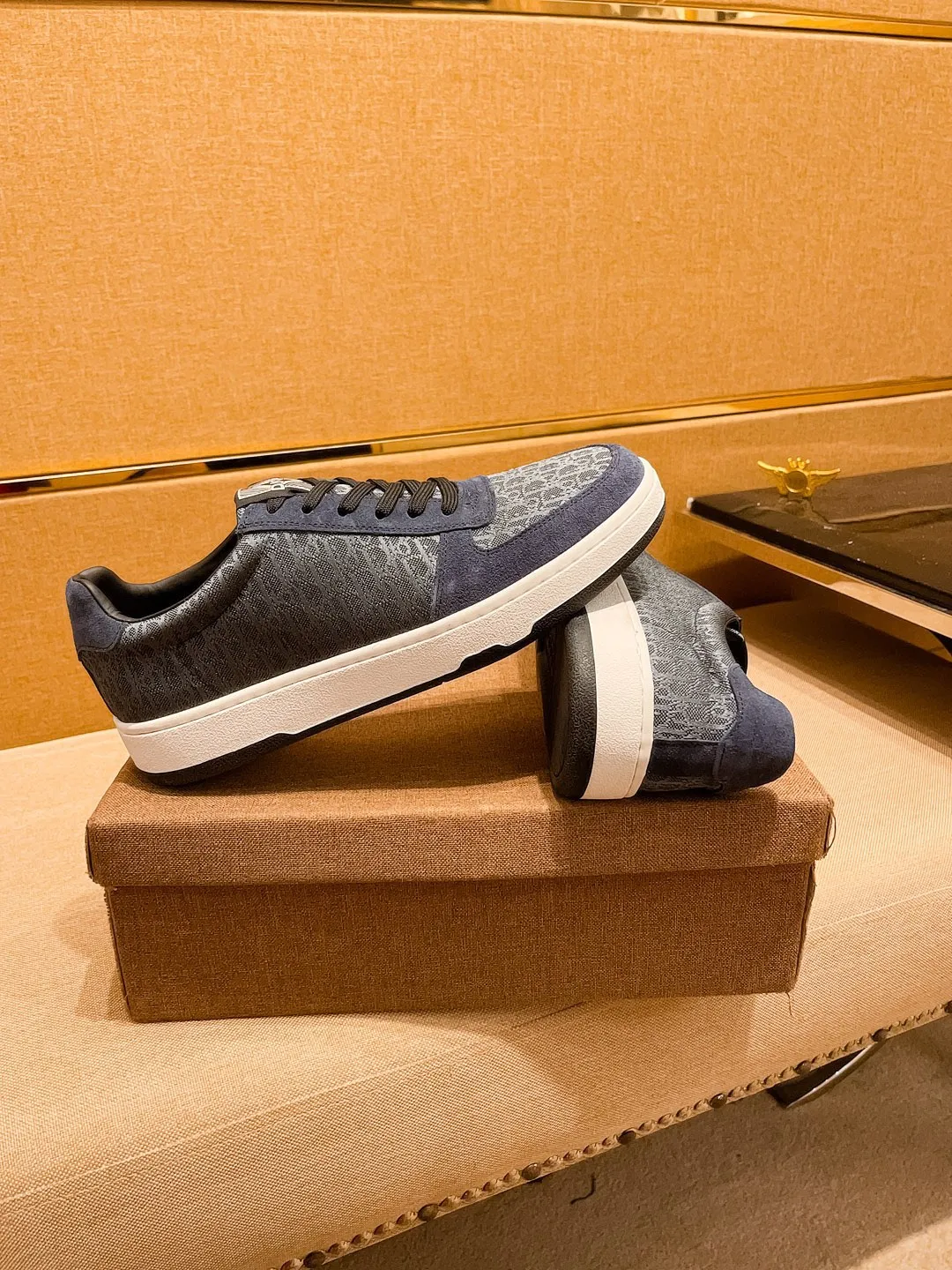 Men's shoes💰 400💰[Dior]🔥 High-end men's shoes brand official website 1:1 latest masterpiece: uppers are made of Italian imported first-layer cowhide with comfortable and breathable lining➕original non-slip and wear-resistant outsole🔥, making walking more convenient and comfortable! An exclusive new model, a stunning work, a beautiful 1:1 replica [color] compared to the official quality! Create a fashionable personality to set off your uniqueness! A must-have for trendy men! Classic 🔥Size: 38-44 Color: 🔥 3⃣️colors available🔥.